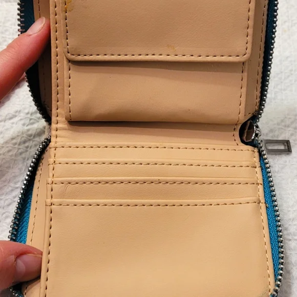 GUESS Wallet - Picture 3 of 4